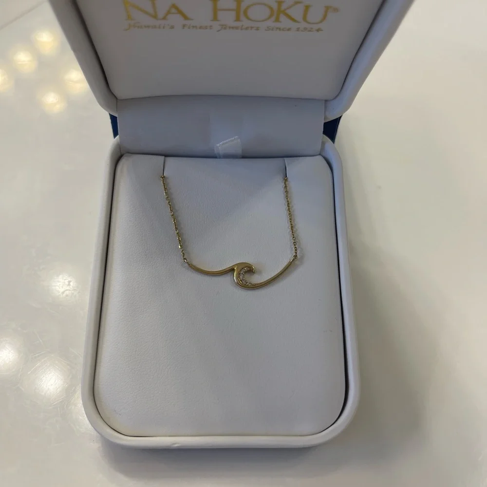 14KY Na Hoku Ocean Swell Diamond Pendant with a permanent attached 18” chain - Picture 3 of 3